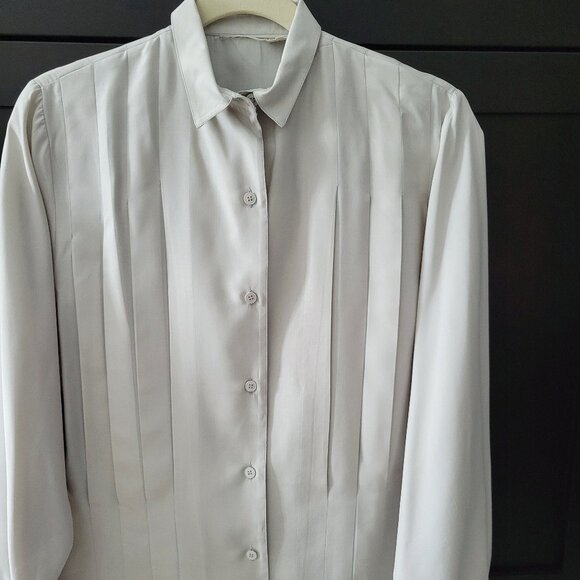 100% silk blouse. Size 4 - Picture 5 of 8